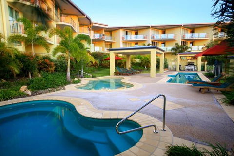 Caloundra Central Apartment Hotel - VIC Tourism 4