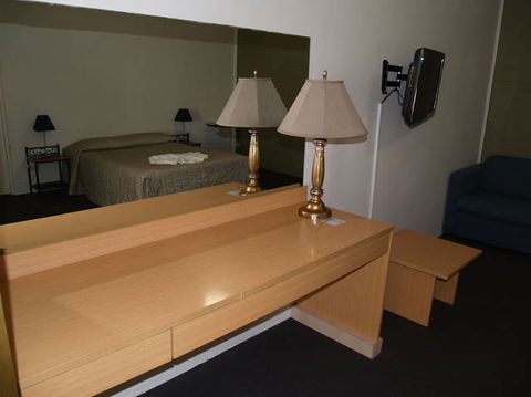 Campbelltown Colonial Motor Inn - VIC Tourism 1