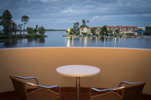 Capri Waters Country Club - VIC Tourism 5