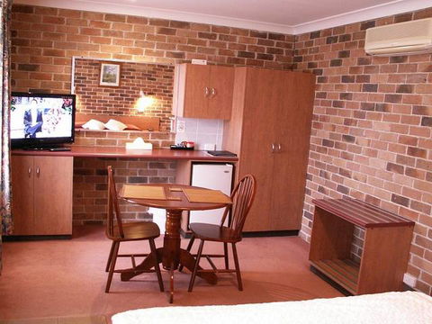 Cedar Lodge Motel - VIC Tourism 2