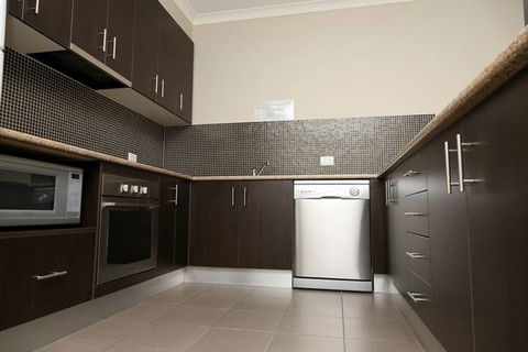 Centrepoint Apartments - VIC Tourism 7