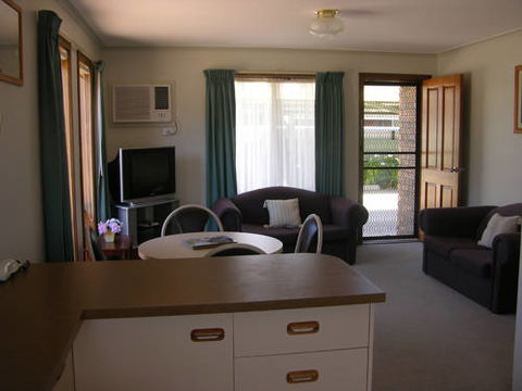 Centrepoint Motel - VIC Tourism 0