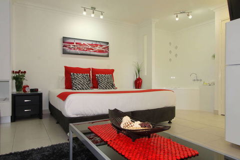 Charm City Motel - VIC Tourism 0