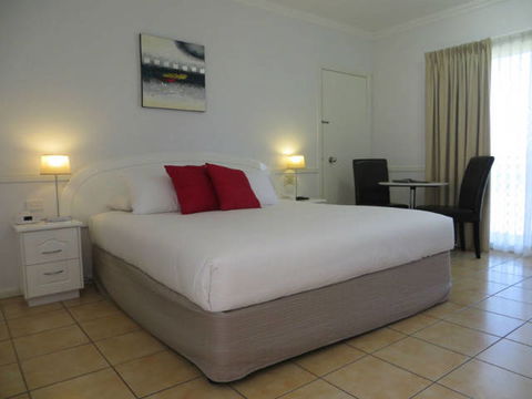 Charters Towers Heritage Lodge Motel - VIC Tourism 0