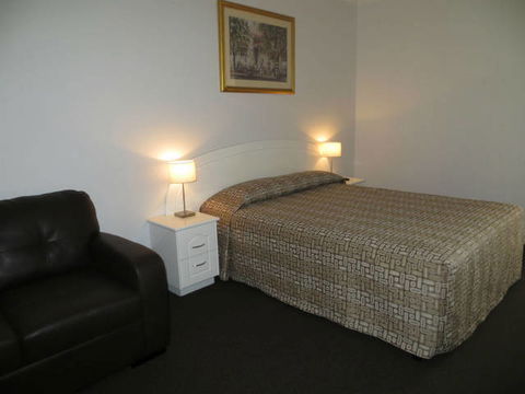 Charters Towers Heritage Lodge Motel - VIC Tourism 3