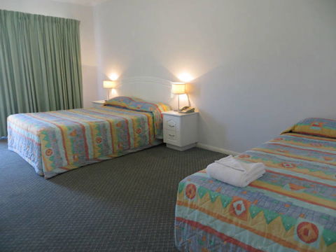 Charters Towers Heritage Lodge Motel - VIC Tourism 4
