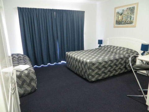 Charters Towers Heritage Lodge Motel - VIC Tourism 5