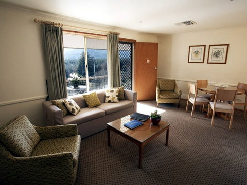 Chestnut Tree Holiday Units - VIC Tourism 0