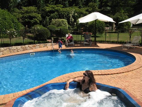 Chestnut Tree Holiday Units - VIC Tourism 3