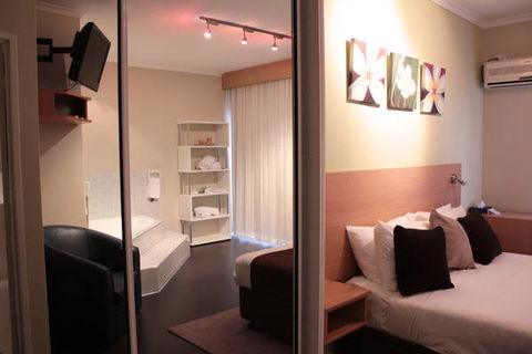 Ciloms Airport Lodge - VIC Tourism 7