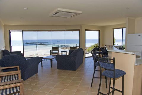 Cliff House Beachfront Villas - VIC Tourism 0