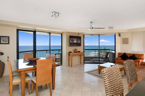 Clubb Coolum Beach Resort - VIC Tourism 5