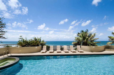 Clubb Coolum Beach Resort - VIC Tourism 6
