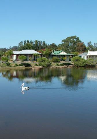 Coachhouse Marina Resort - VIC Tourism 0