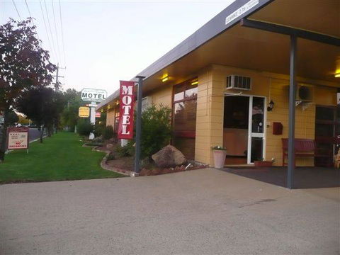 Cootamundra Gardens Motel - VIC Tourism 4