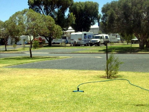 Country Club Caravan Park - VIC Tourism 2