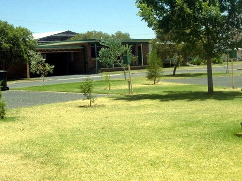Country Club Caravan Park - VIC Tourism 3