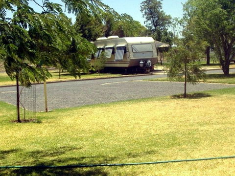 Country Club Caravan Park - VIC Tourism 4