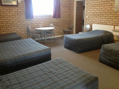 Country Manor Motor Inn - VIC Tourism 0