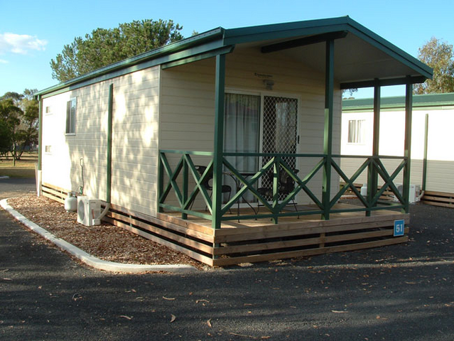 Country Road Caravan Park - VIC Tourism 1