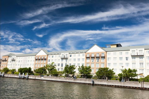 Crowne Plaza Newcastle - VIC Tourism 0