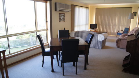 Meredith Place - VIC Tourism 0