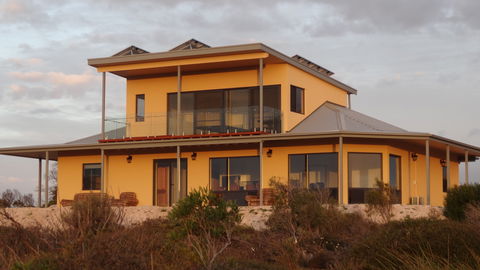 Dolphin Holiday House - VIC Tourism 0