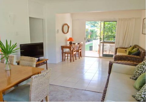 Villa Marine Cairns Beach Self Contained Holiday Apartments - VIC Tourism 0