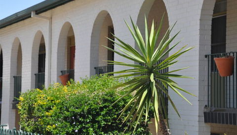 Bishop's Lodge Narrandera - VIC Tourism 1