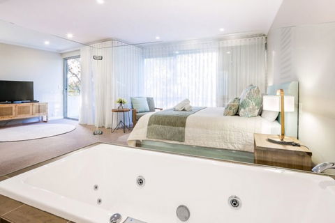Azure Holiday House - VIC Tourism 1