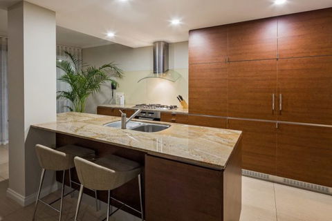 Azure Holiday House - VIC Tourism 3