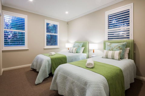 Azure Holiday House - VIC Tourism 15