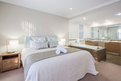 Azure Holiday House - VIC Tourism 6