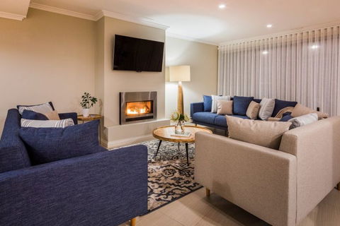 Azure Holiday House - VIC Tourism 19