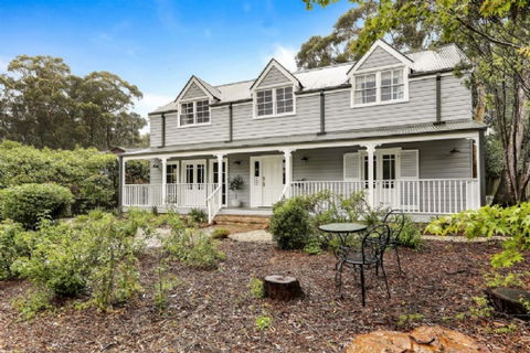 Lavender Manor And Majestic - VIC Tourism 10