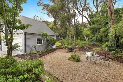Lavender Manor And Majestic - VIC Tourism 12