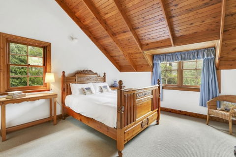 Lavender Manor And Majestic - VIC Tourism 6