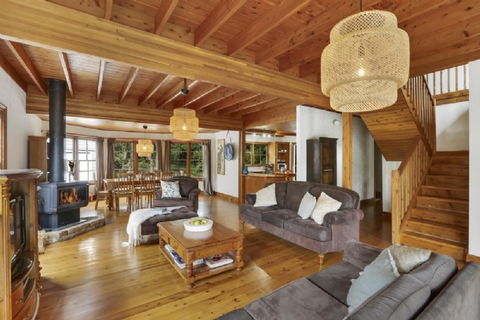 Lavender Manor And Majestic - VIC Tourism 9
