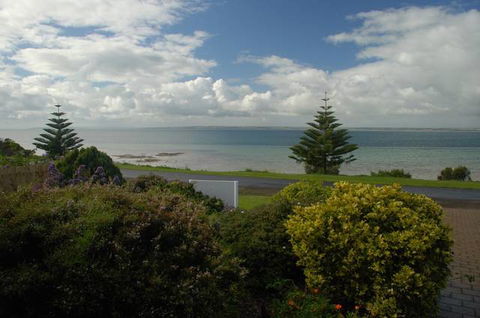 Dolphin Rise & Dolphin Rest - VIC Tourism 1