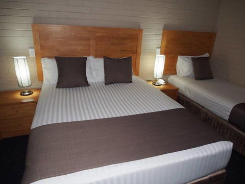 Dongara Hotel Motel - VIC Tourism 2