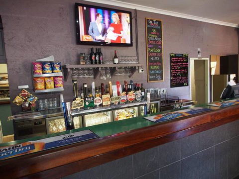 Dongara Hotel Motel - VIC Tourism 5