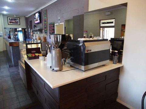 Dongara Hotel Motel - VIC Tourism 9