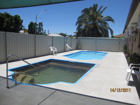 Dragon Phoenix Resort & Restaurant - VIC Tourism 1