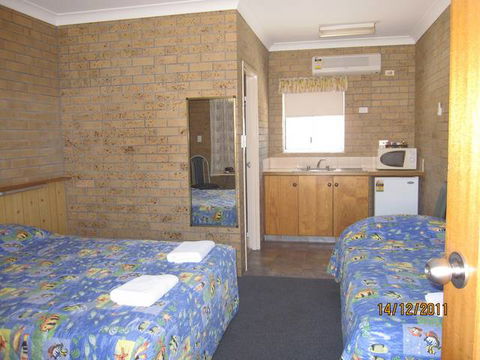 Dragon Phoenix Resort & Restaurant - VIC Tourism 2