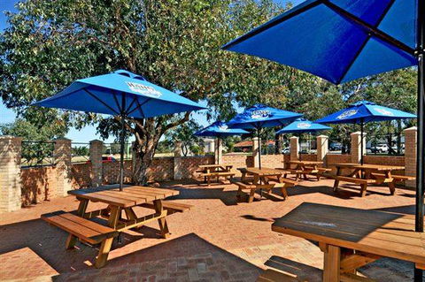 Drakesbrook Hotel - VIC Tourism 1