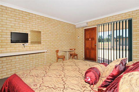Drakesbrook Hotel - VIC Tourism 4