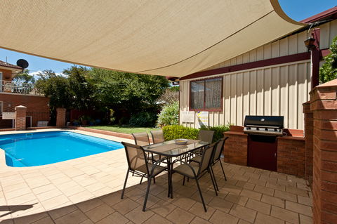 Econolodge Heritage Inn - VIC Tourism 5