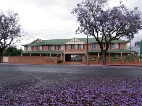 Endeavour Court Motor Inn - VIC Tourism 0