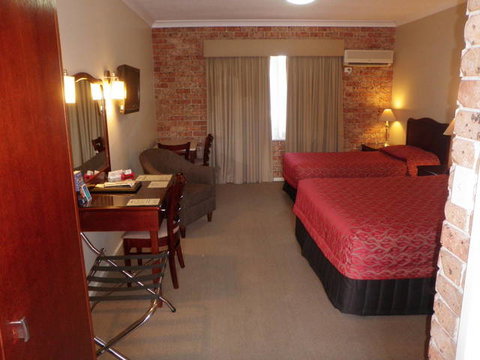 Endeavour Court Motor Inn - VIC Tourism 7