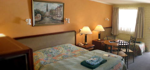 Estelle Kramer Motor Inn - VIC Tourism 1